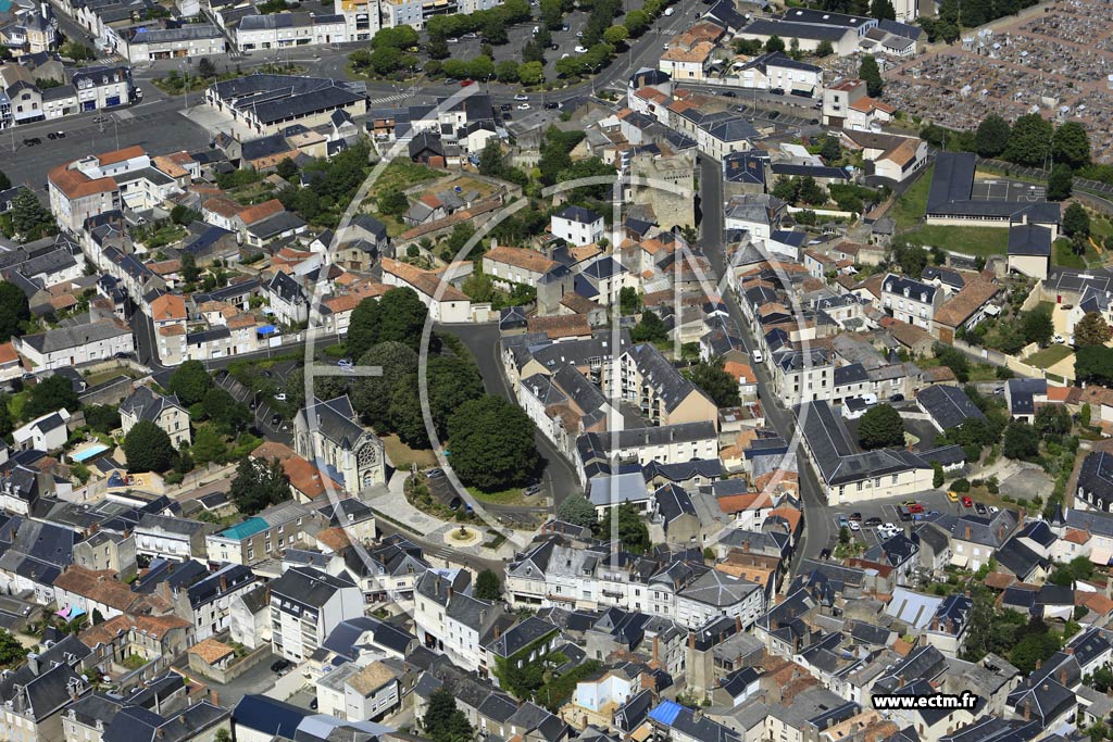 Photo arienne de Thouars (Centre)
