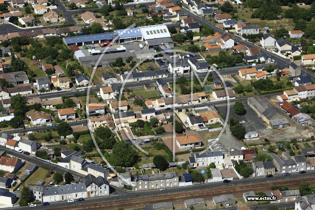 Photo arienne de Thouars (la Croix Blanche)