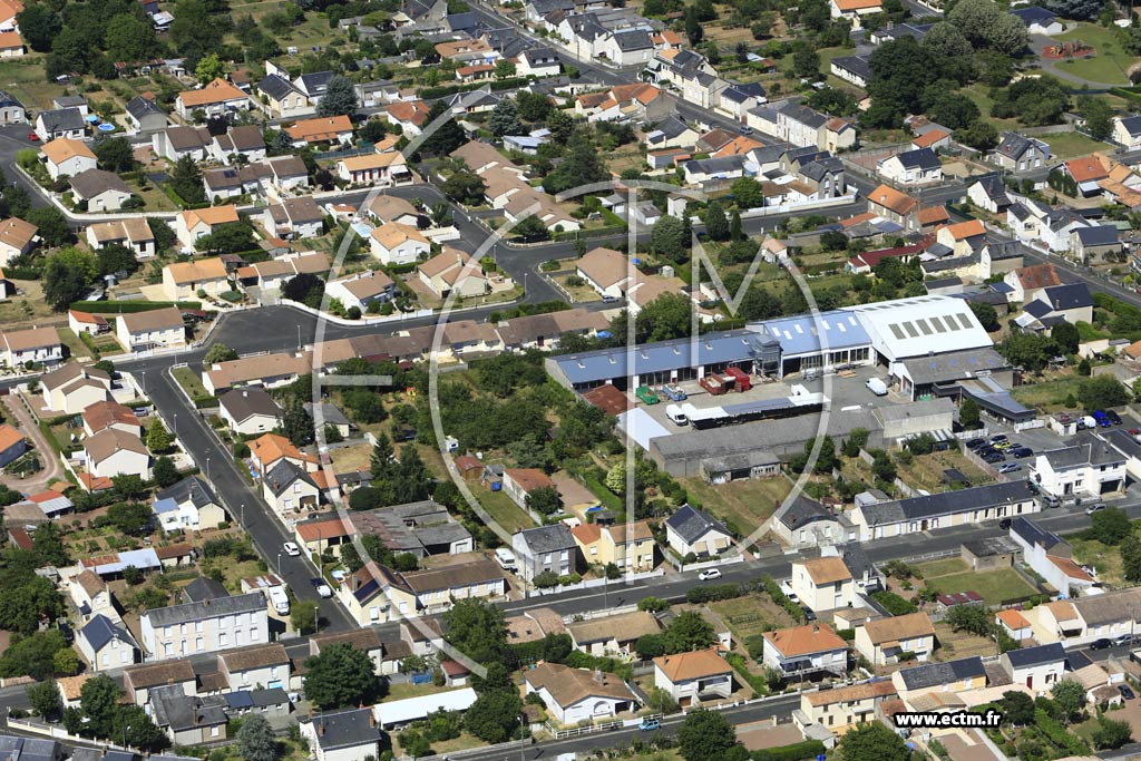 Photo arienne de Thouars (la Croix Blanche)