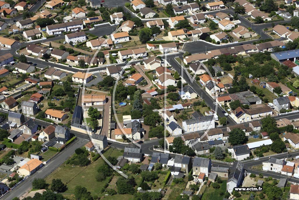 Photo arienne de Thouars (la Croix Blanche)