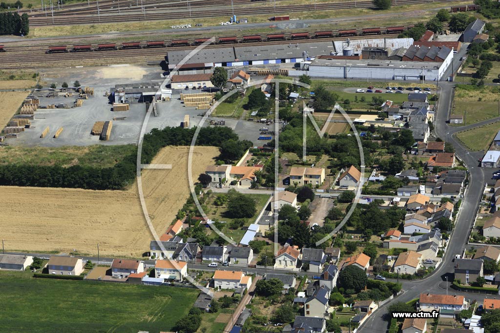 Photo arienne de Thouars (la Folie)