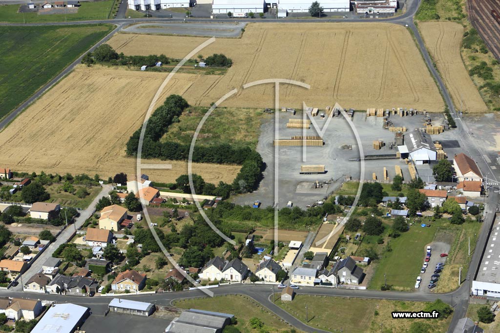 Photo arienne de Thouars (la Folie)