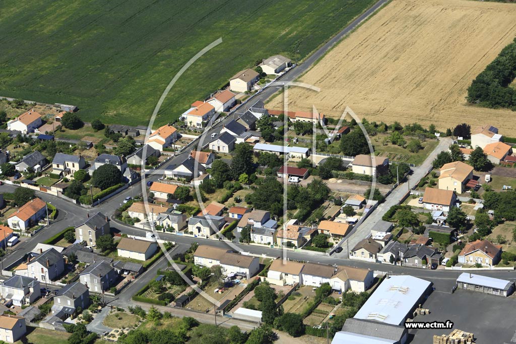 Photo arienne de Thouars (la Folie)