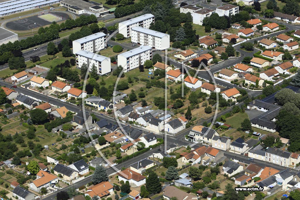 Photo arienne de Thouars (Nord)
