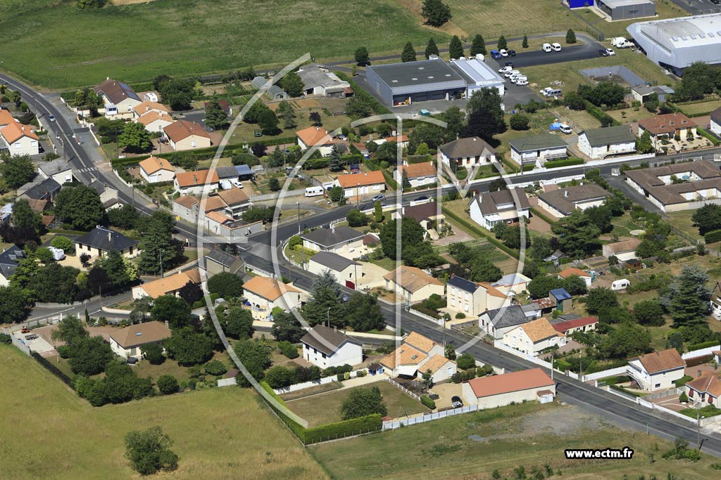 Photo arienne de Thouars (Nord)