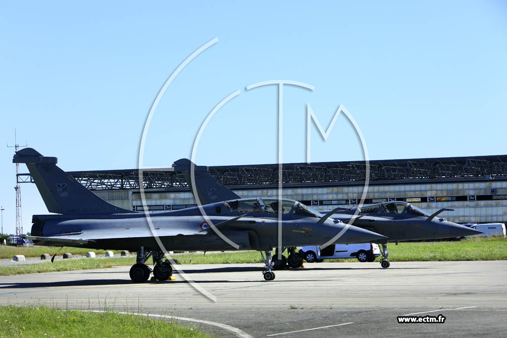 Photo arienne de Bouguenais (Avion de combat Rafale)