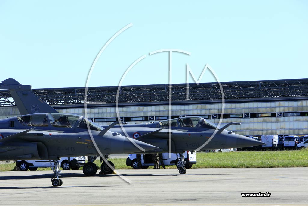 Photo arienne de Bouguenais (Avion de combat Rafale)