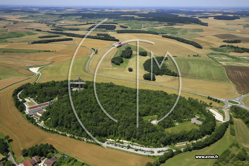 Photo arienne de Colombey-les-Deux-glises (Mmorial Charles-de-Gaulle)