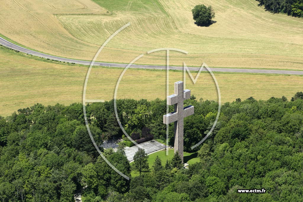 Photo arienne de Colombey-les-Deux-glises (Mmorial Charles-de-Gaulle)