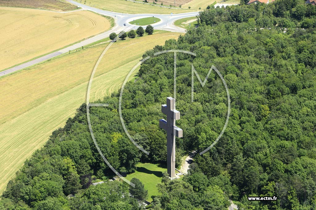 Photo arienne de Colombey-les-Deux-glises (Mmorial Charles-de-Gaulle)