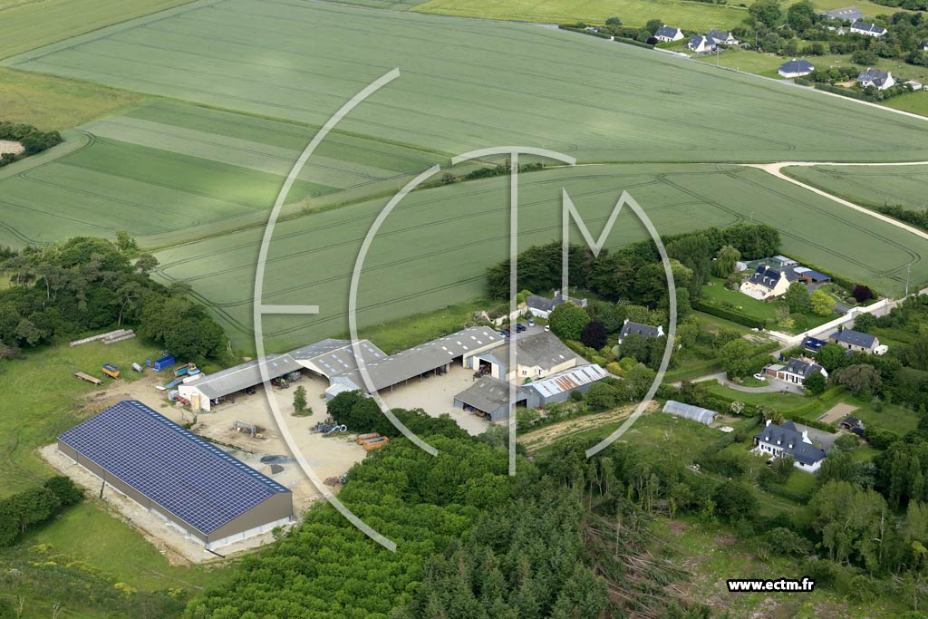 Photo arienne de Plonour-Lanvern (Lesbervet)