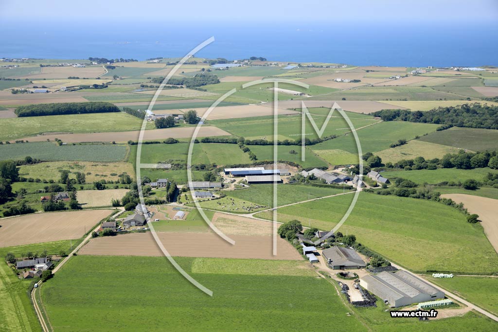 Photo arienne de Saint-Jean-du-Doigt (Kervazart - Traon Bellec - l'le)