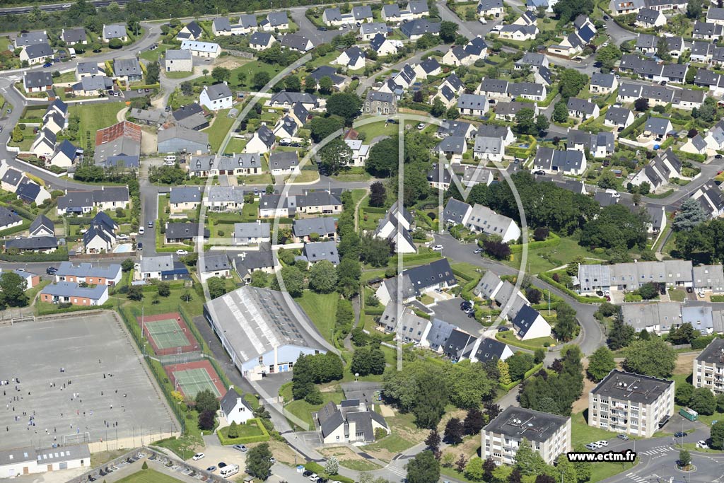Photo arienne de Saint-Martin-des-Champs (Kerdoser)