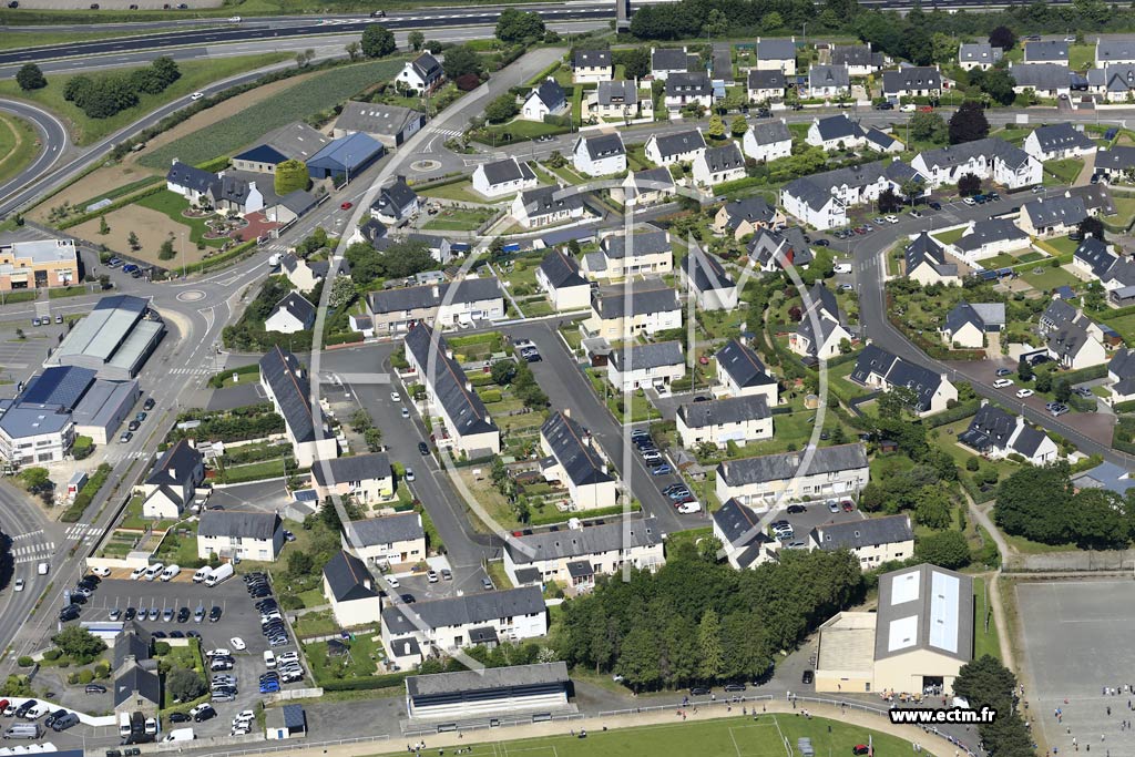 Photo arienne de Saint-Martin-des-Champs (Kerdoser)