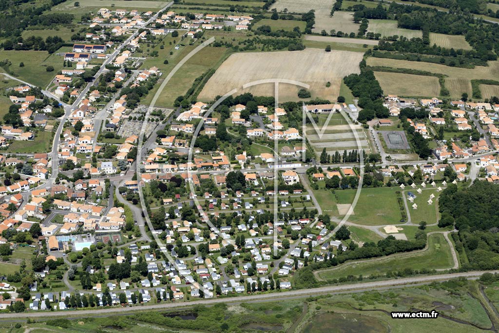 Photo arienne de Les Moutiers-en-Retz (le Village de la Mer)