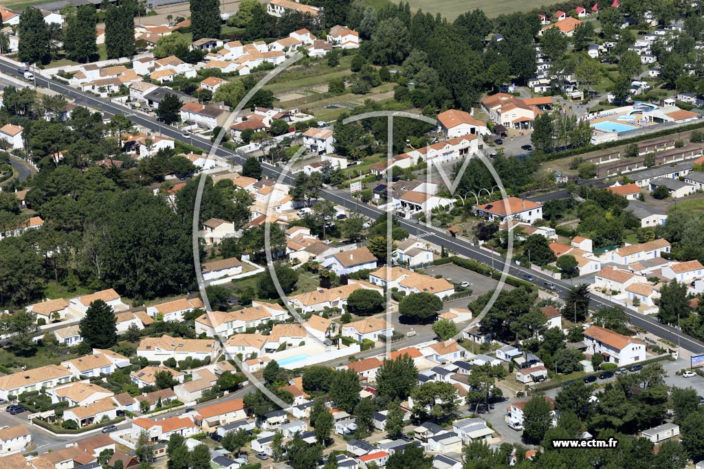Photo arienne de La Tranche-sur-Mer (l'Escale du Perthuis)