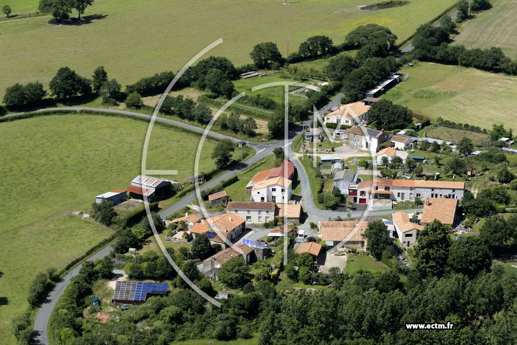 Photo arienne de Le Poir-sur-Vie (la Jucaillre)