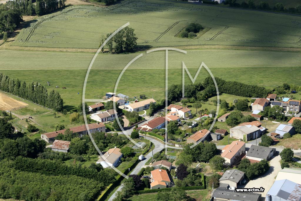 Photo arienne de Saint-Andr-Treize-Voies (le Gentais)