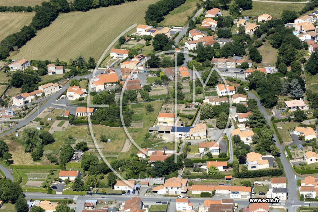 Photo arienne de Les Herbiers (le Peux)