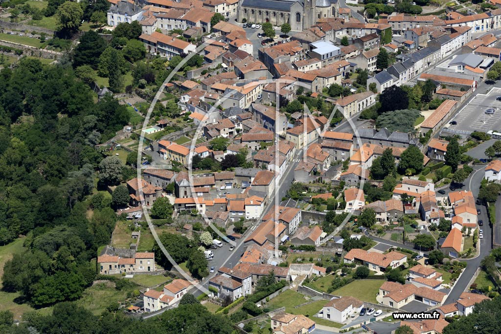 Photo arienne de Mortagne-sur-Svre