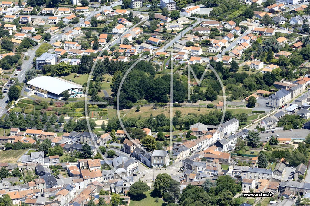 Photo arienne de Mortagne-sur-Svre