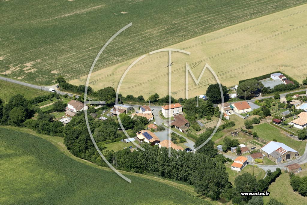 Photo arienne de Mouchamps (la Douve)