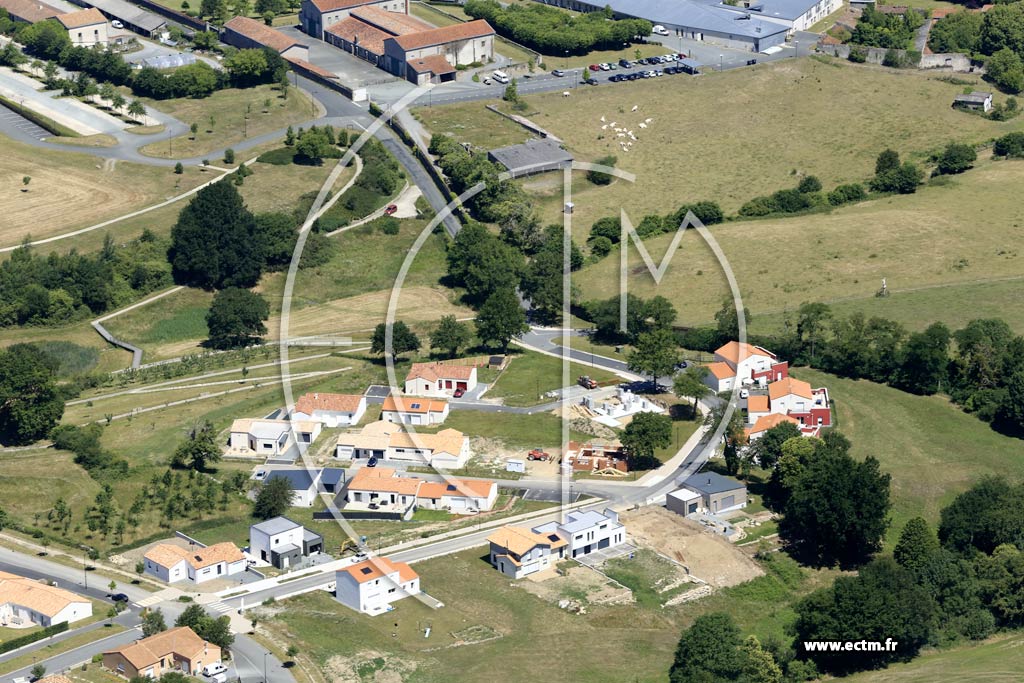 Photo arienne de Saint-Laurent-sur-Svre