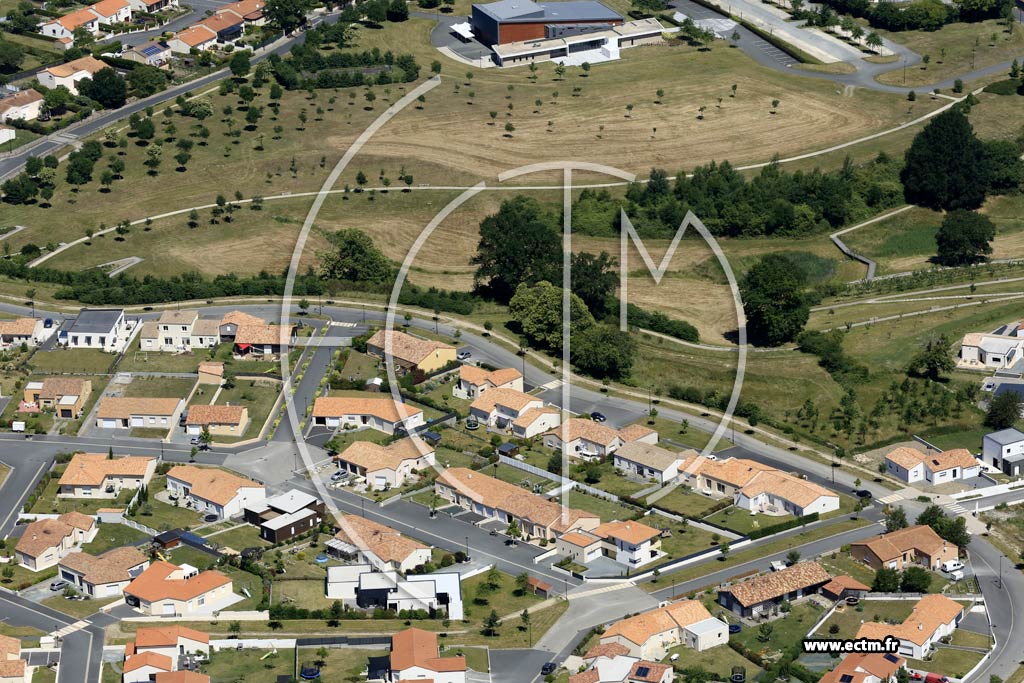 Photo arienne de Saint-Laurent-sur-Svre