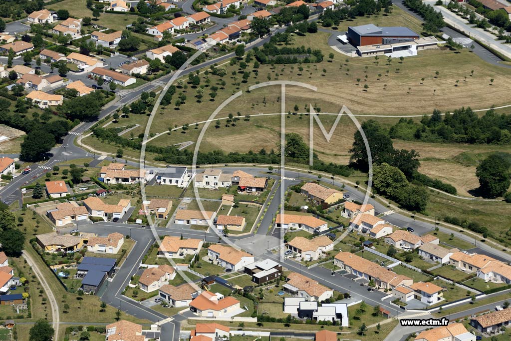 Photo arienne de Saint-Laurent-sur-Svre