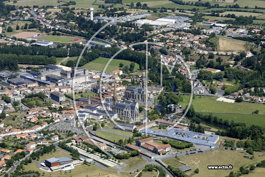 Photo arienne de Saint-Laurent-sur-Svre