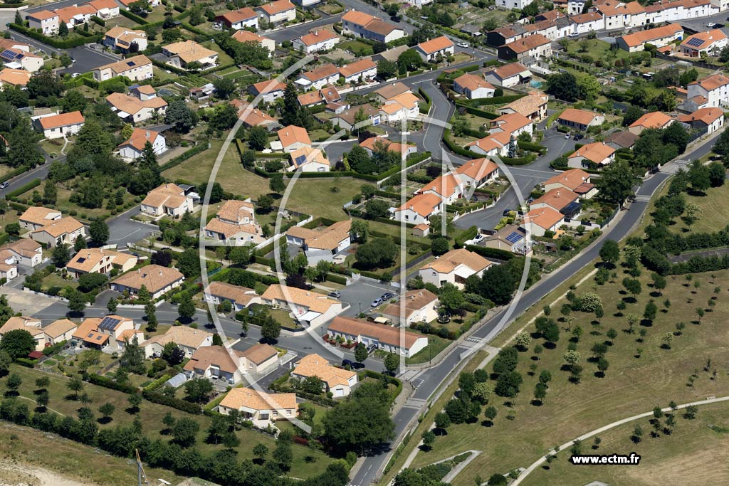 Photo arienne de Saint-Laurent-sur-Svre