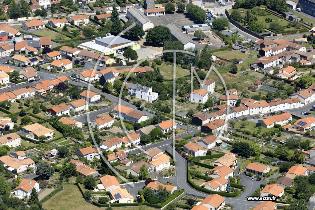 Photo arienne de Saint-Laurent-sur-Svre