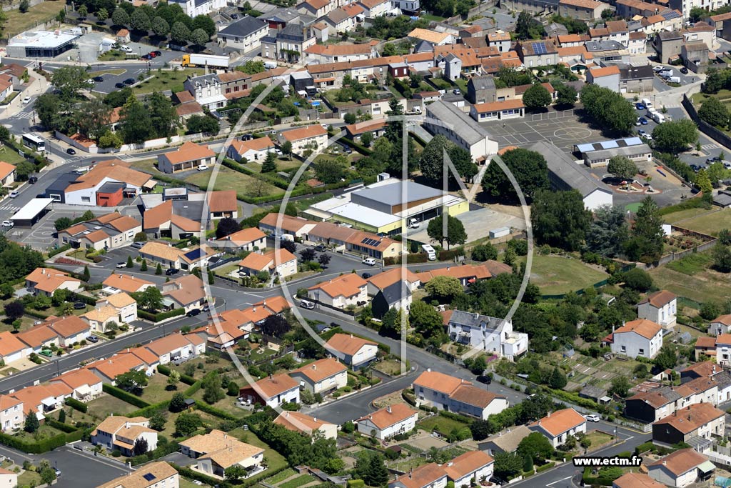 Photo arienne de Saint-Laurent-sur-Svre
