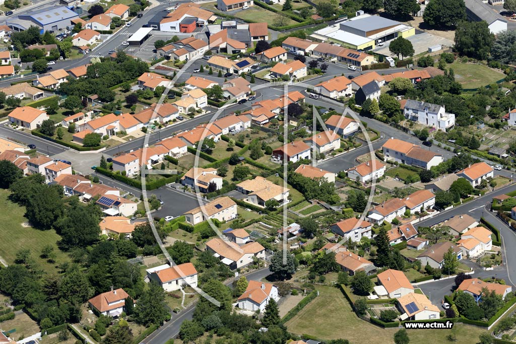 Photo arienne de Saint-Laurent-sur-Svre