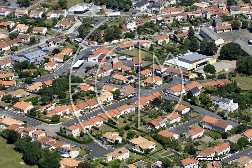 Photo arienne de Saint-Laurent-sur-Svre
