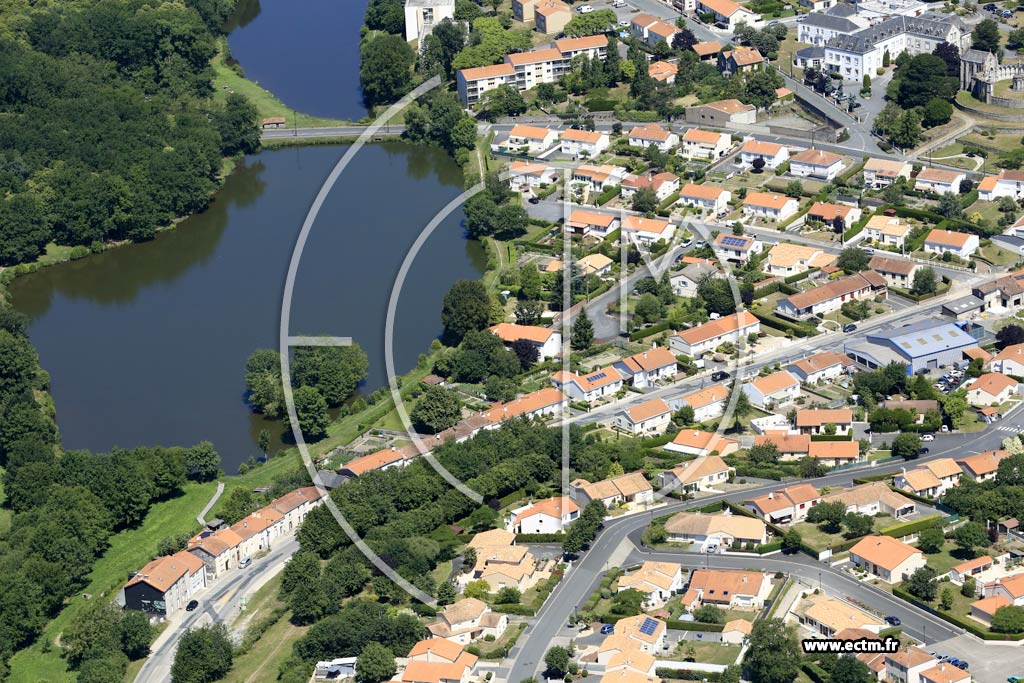 Photo arienne de Saint-Laurent-sur-Svre