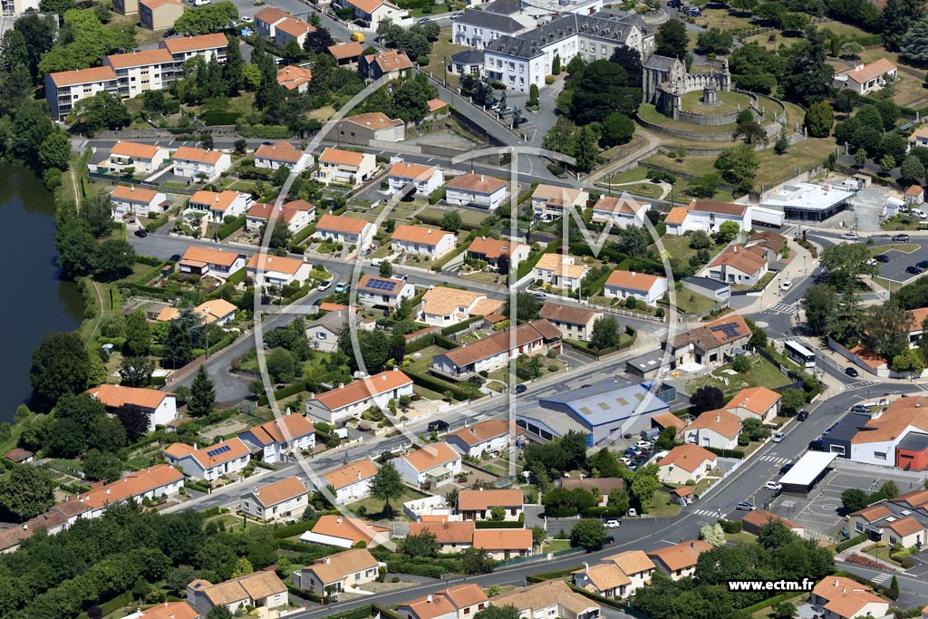 Photo arienne de Saint-Laurent-sur-Svre