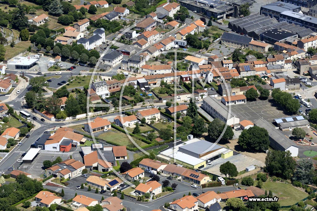 Photo arienne de Saint-Laurent-sur-Svre