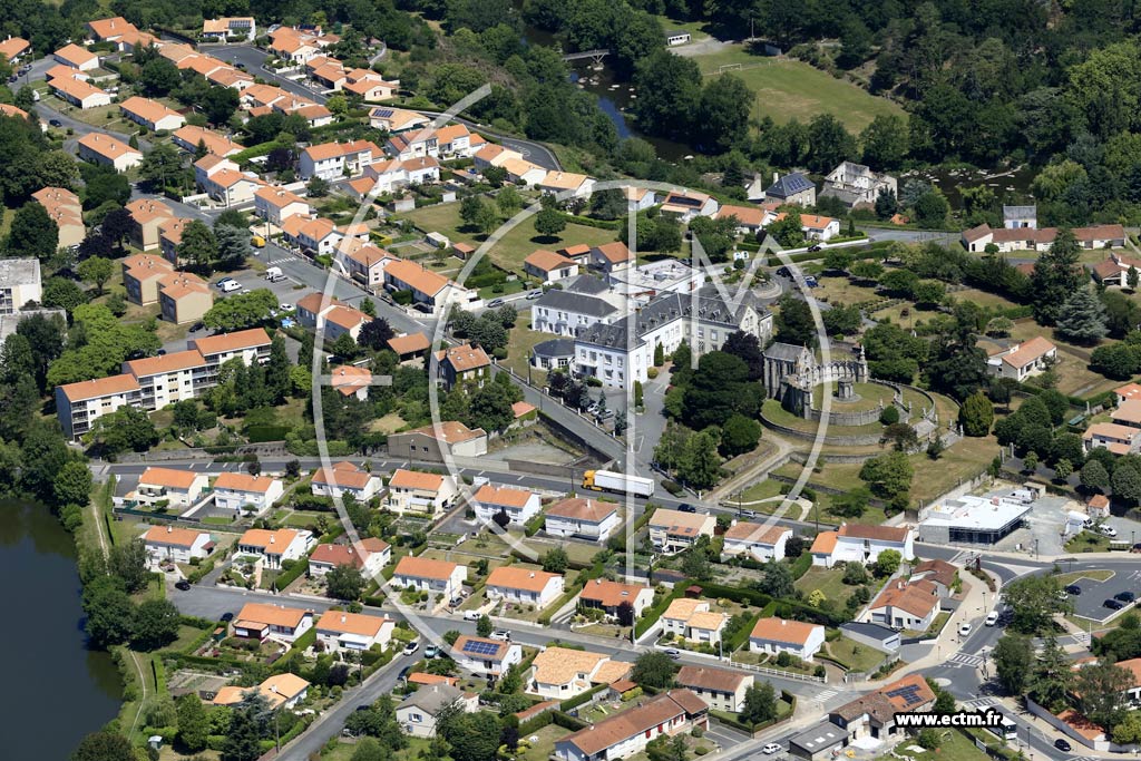 Photo arienne de Saint-Laurent-sur-Svre