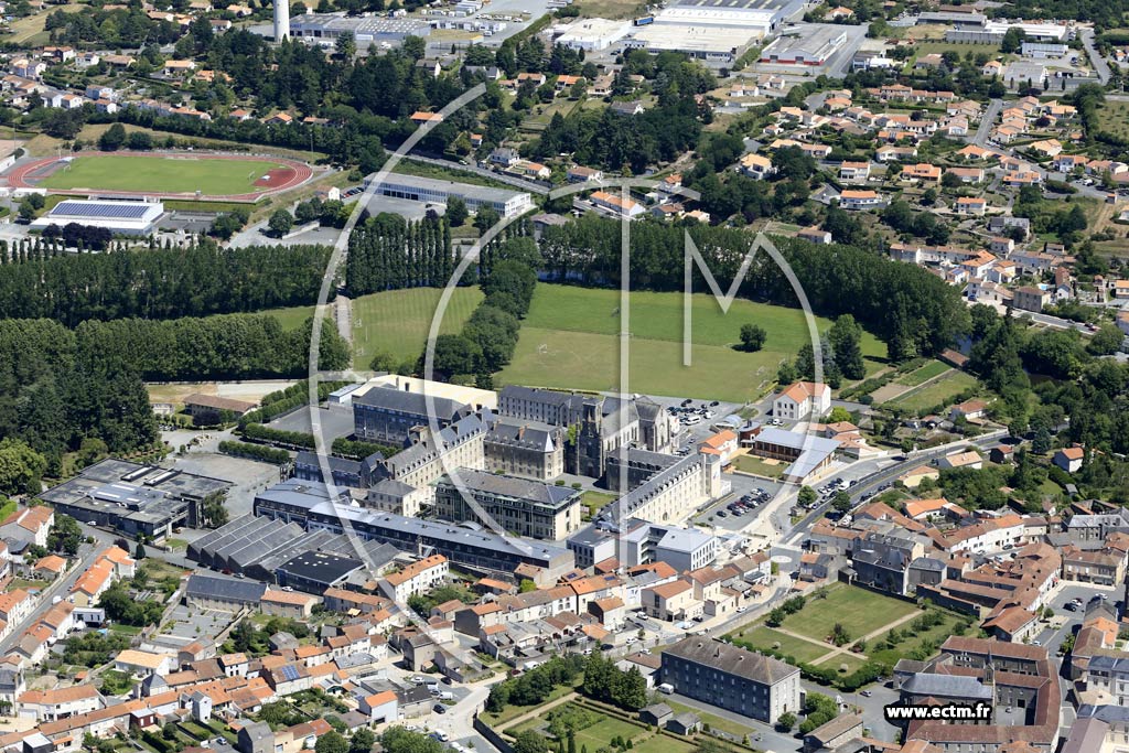 Photo arienne de Saint-Laurent-sur-Svre