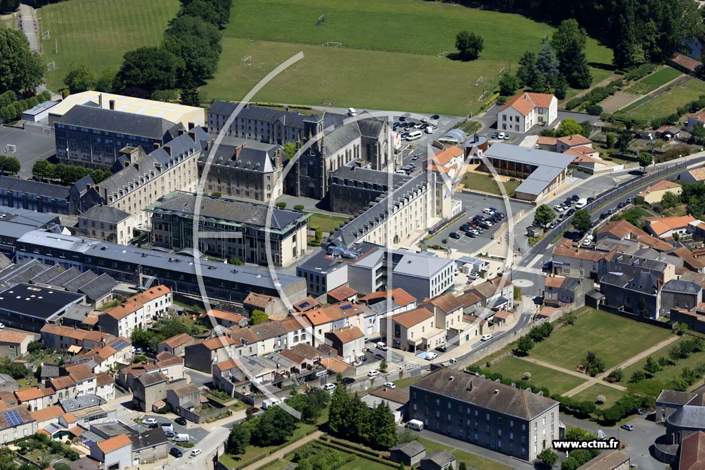 Photo arienne de Saint-Laurent-sur-Svre