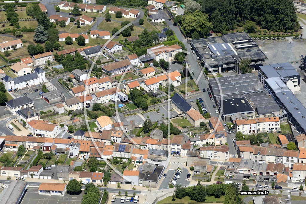Photo arienne de Saint-Laurent-sur-Svre