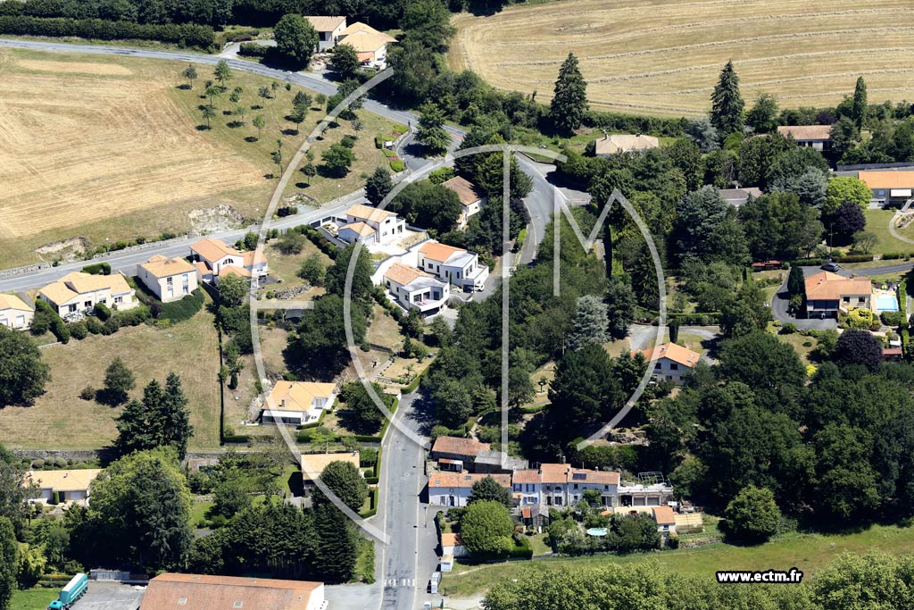 Photo arienne de Saint-Laurent-sur-Svre