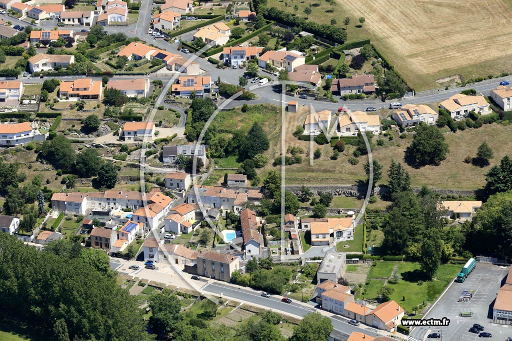 Photo arienne de Saint-Laurent-sur-Svre