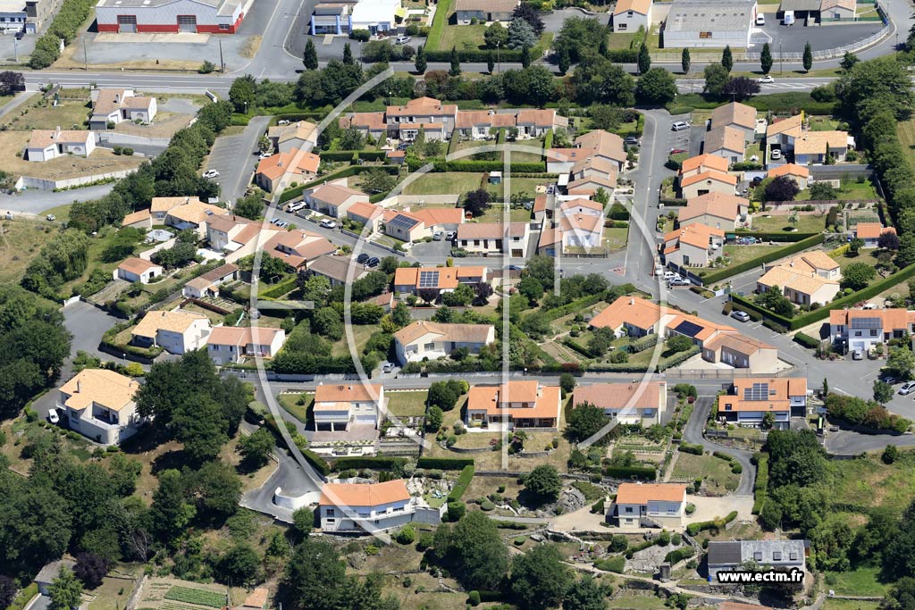 Photo arienne de Saint-Laurent-sur-Svre