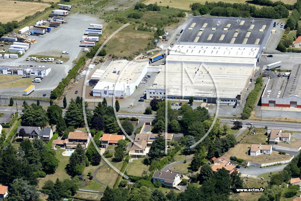 Photo arienne de Saint-Laurent-sur-Svre