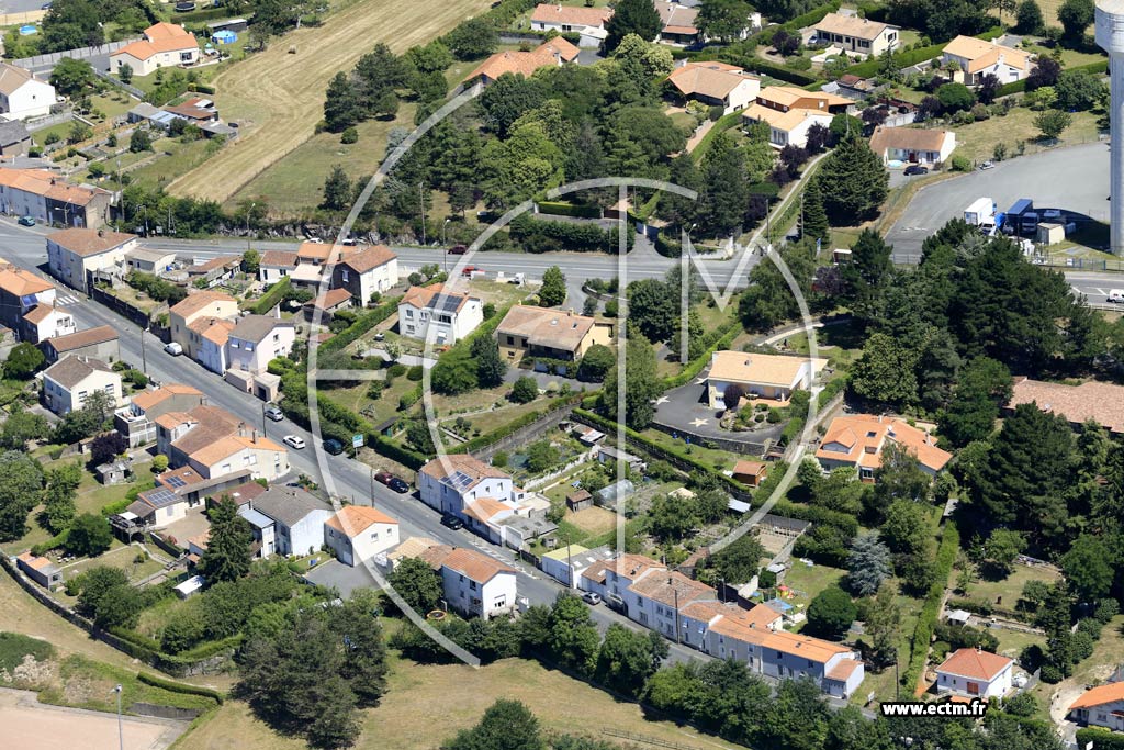 Photo arienne de Saint-Laurent-sur-Svre