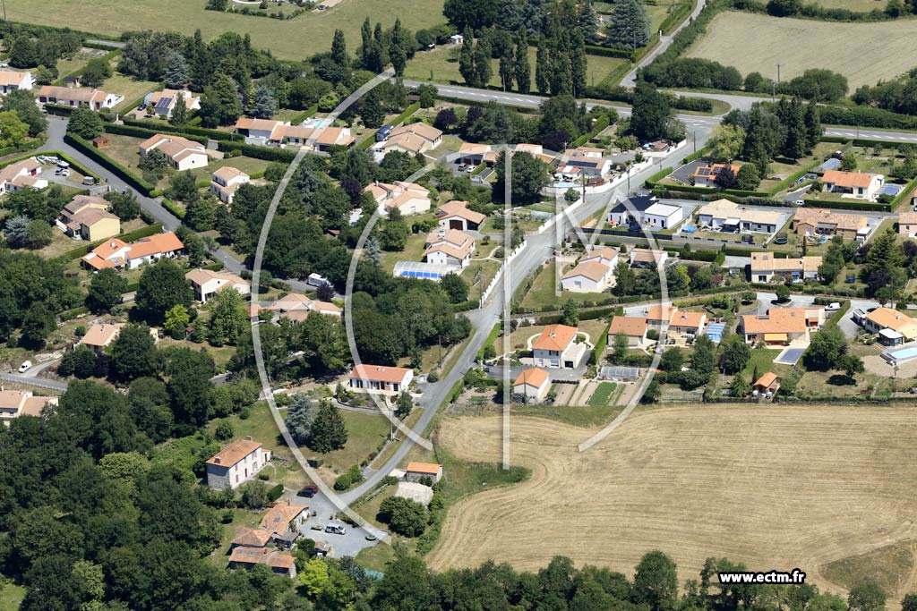 Photo arienne de Saint-Laurent-sur-Svre