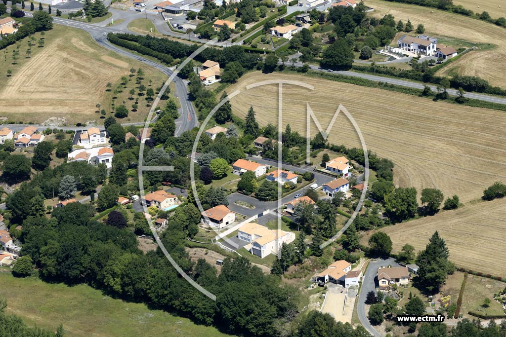 Photo arienne de Saint-Laurent-sur-Svre