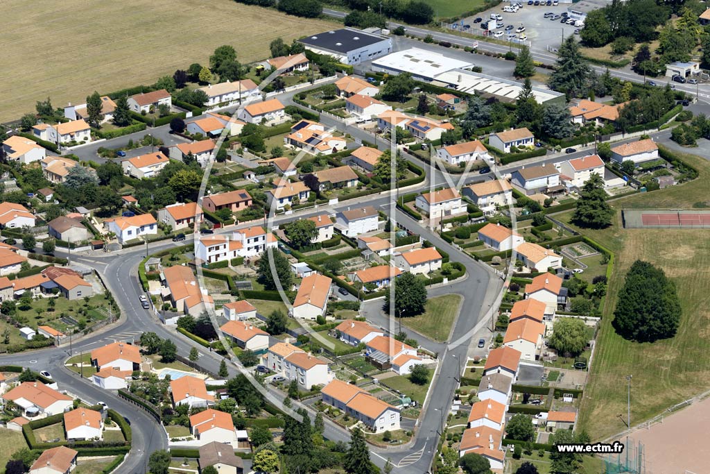 Photo arienne de Saint-Laurent-sur-Svre